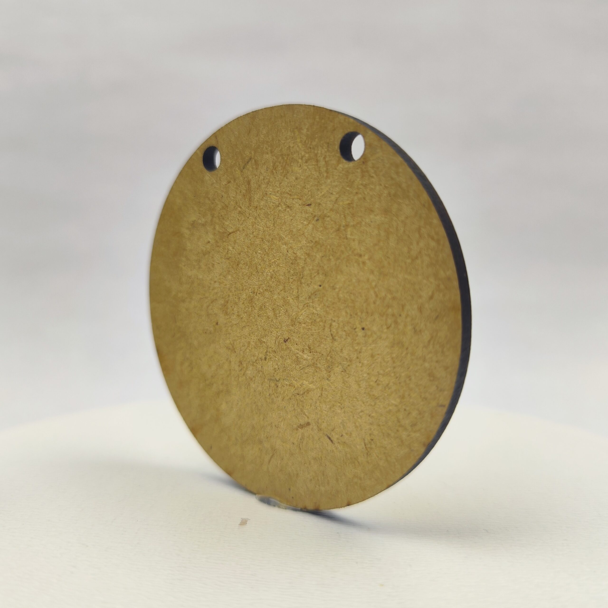 Drewniana baza do wisiora w kształcie koła z dwoma otworami, gotowa do malowania i decoupage